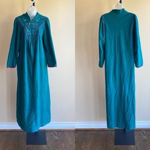 Vintage 80s Vanity Fair Cozy Nightgown Cottagecore Country Demure Western Retro